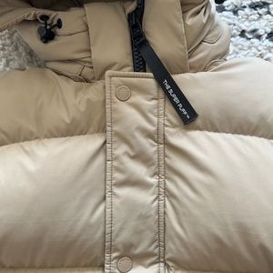 Aritzia short puffer jacket